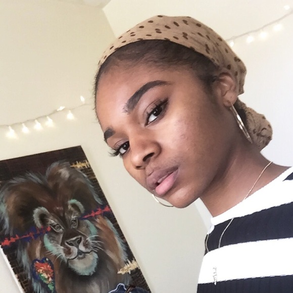 Meet your Posher, Vivian - Picture 4 of 4